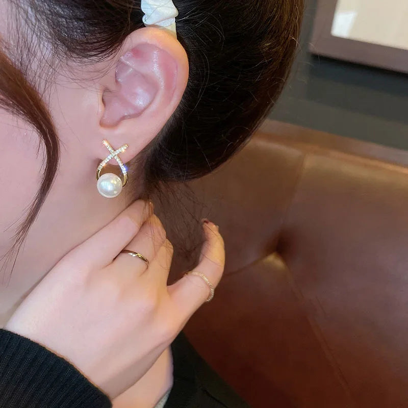 Korea Fashion Inlaid Rhinestone Pearl Stud Earrings for Women Personality Design Earrings Wedding Jewelry Gift Pendientes Mujer