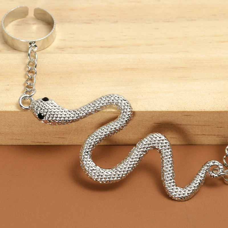 Gothic Exaggerated Snake Shaped Finger Bracelet Is Suitable for Women's New Fashion Personality Punk Style Ring Bracelet Jewelry